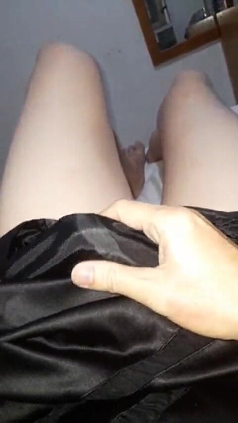 Naomisinka: Sborrata veloce dentro una mini gonna nera di raso