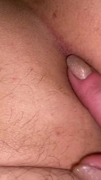 Ich spiele mit seinem arschloch und gib blowjob mit sperma auf mich