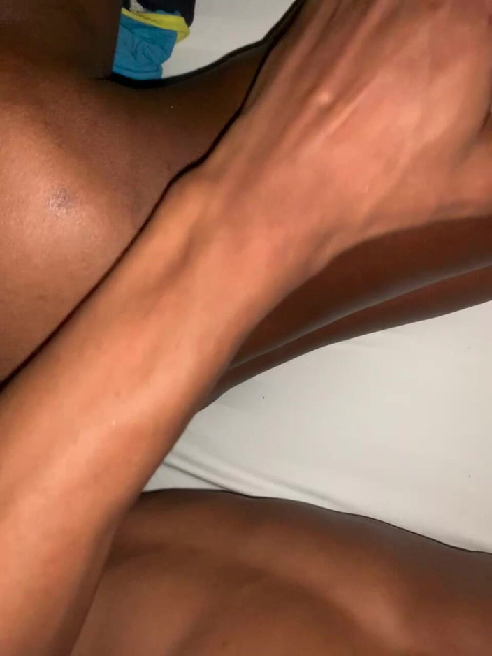 Stilesbhalifa1: 欲火中烧的室友快速性爱