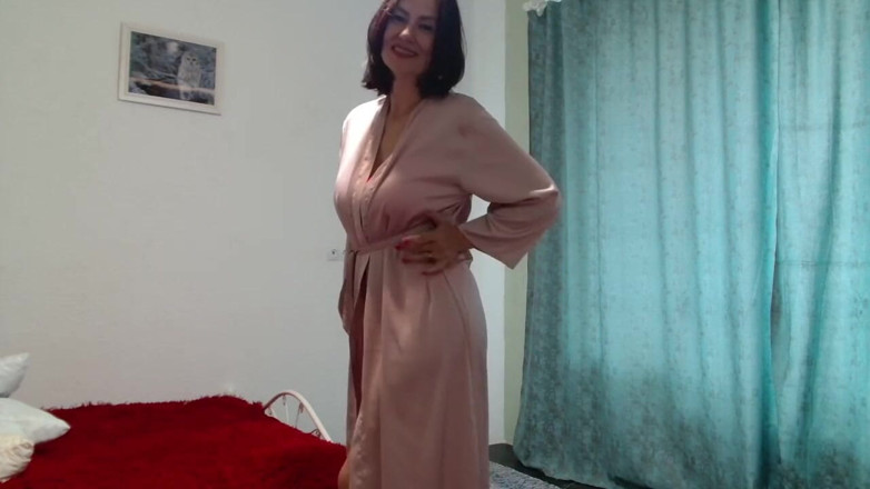 ANGELA_LADY: I-am futut pizda păroasă și le arată tuturor o gaură umedă...