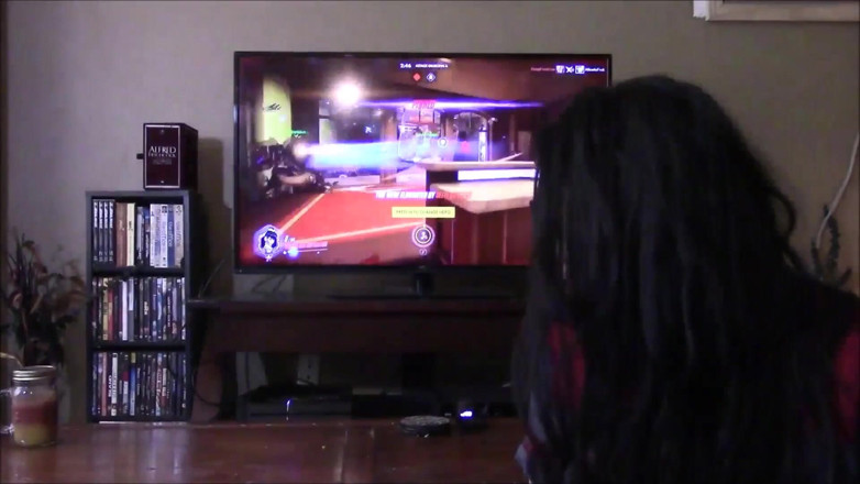 Lovely Lilith: Gamer girlfriend distraction
