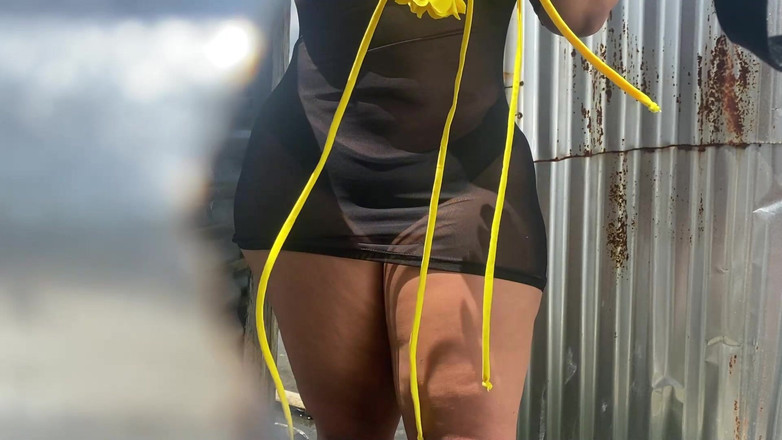 zendella usain: 性感女孩在公共场合被拍摄