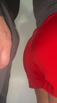 Berisiko! Nggak sengaja nyentuh kontol orang asing.