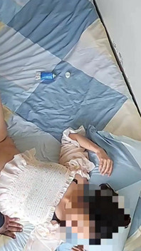 Cam3 жестко трахаю в канун Нового года