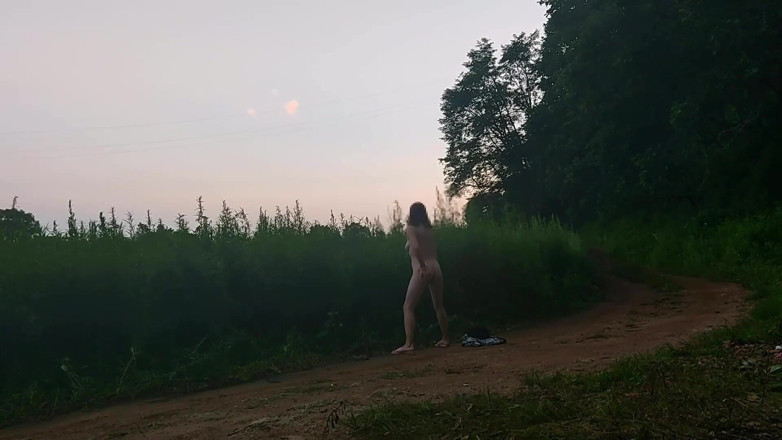 MissPopa: 私は道端で服を脱ぎ、私の