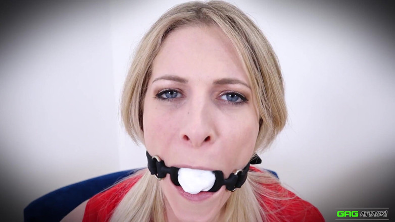 Gag Attack: Rebecca Leah - dispozitive multiple de îneciere