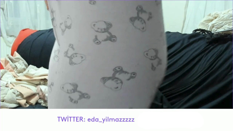 bigass_sexy_bigboobs: Masturbazione in pigiama