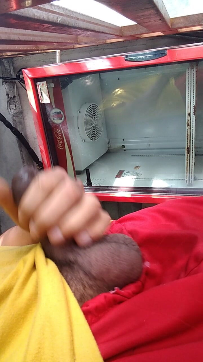 AlexAlejandro13: Garçon sexy sous le porche