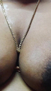 Une indienne sexy séduite par le jeune homme