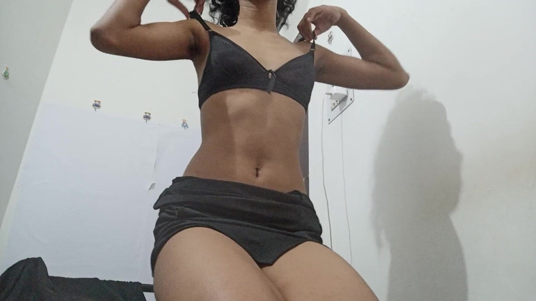 desigirl93: 젖탱이를 흔드는 겸둥이 인도 여대생