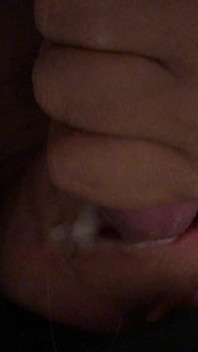Scopata figa dura e sperma in bocca riempita di faccia della matrigna troia francese sottomessa con plug e culo è una buona cagna sexy