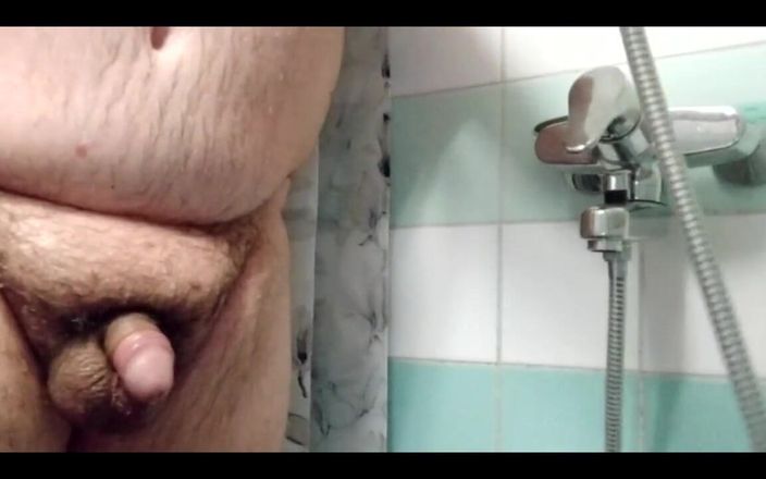 Asian slave & white superchub Master: Mira como Eve lavando la polla de Adams, cómo ella...