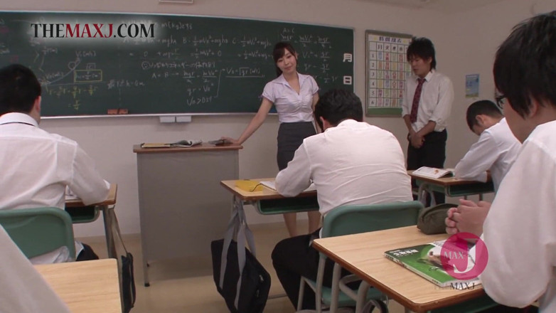 Asian happy ending: L'insegnante di giapponese riceve un sacco di sborrate su tutto...