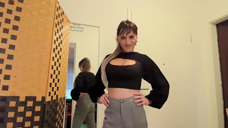 TV_Helena: Was willst du mit deinem kleinen schwanz? Zieh es weg...