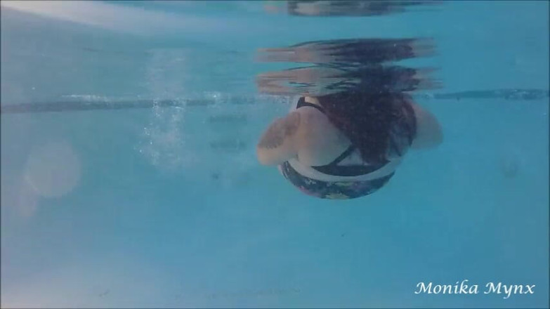 BBW Pleasures: Grandota caminando y nadando en la piscina