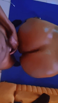 Pantat bahenol cewek semok kulit hitam ini dientot habis-habisan sama kontol besar pria kulit hitam sampai dicrot di dalam