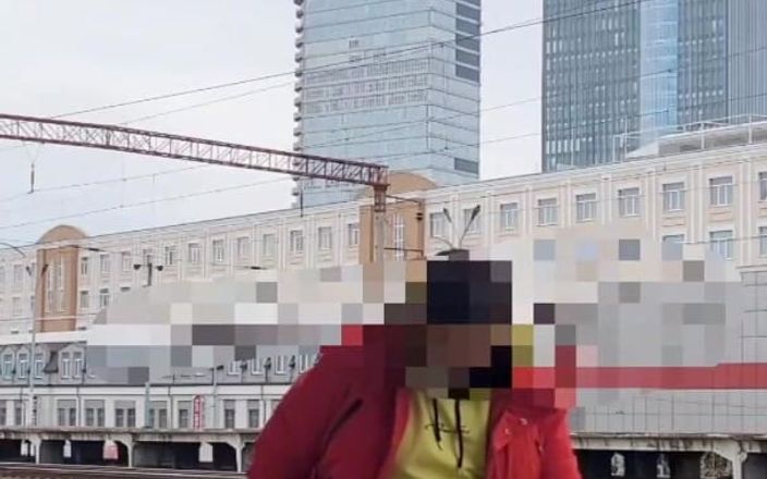 Wanker forever: Çok ateşli riskli halka açık mastürbasyon. Demiryolu platformunda mastürbasyonum