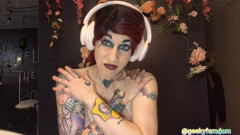 Geeky Femdom: Futa gamer flicka