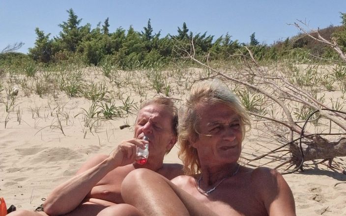 Gigi and David: ヌーディスト、ビーチ、ストリップチャット、セックスショー、ギンダブ、ニューハーフ、ガールフレンド、公開、出会い、モバイル、4K、20250519、P6