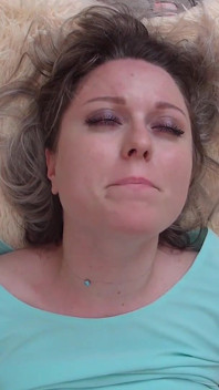 Milf folla romántica y lee el libro - orgasmo real