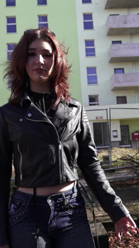 German scout - la teen rossa magra scarlett spark ha un orgasmo rotolante al casting sessuale