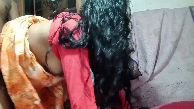 Deshi women: Handlingen av studenter i skolans förråd gick viral