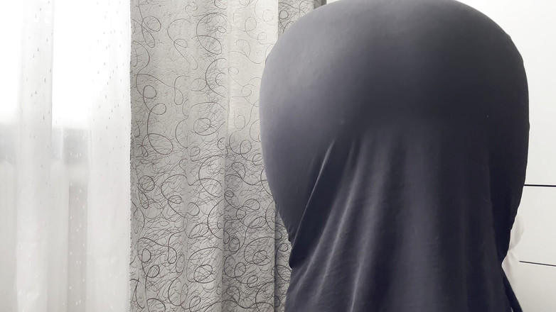 Lux Eva: Meine heiße marokkanische stiefschwester masturbiert dicken arsch