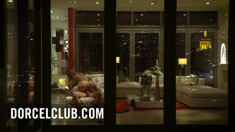 Dorcel Club: Jocuri sexy cu blonda fierbinte Mia Malkova
