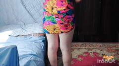 Kitty_Cross: Blonďatá MILF v Květinových šatech Sexy Zadek Crossdresser Kitty Model Amatér...
