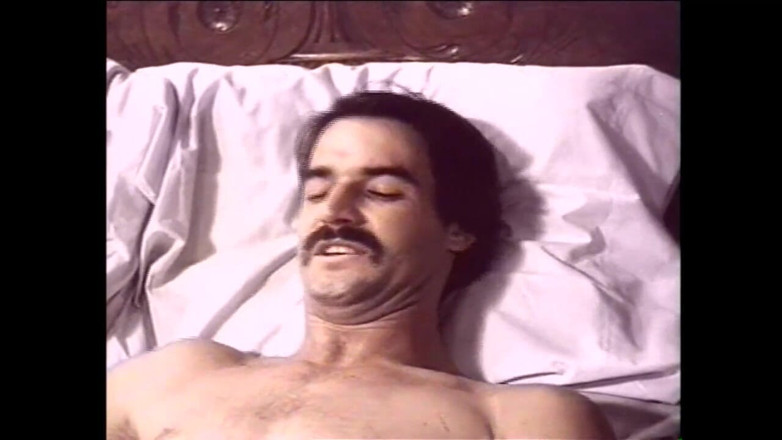 Vintage Usa: 털이 무성한 보지를 따먹고 손으로 자지 사정하는 두 명의 핫한 밀프의 빈티지 쓰리섬
