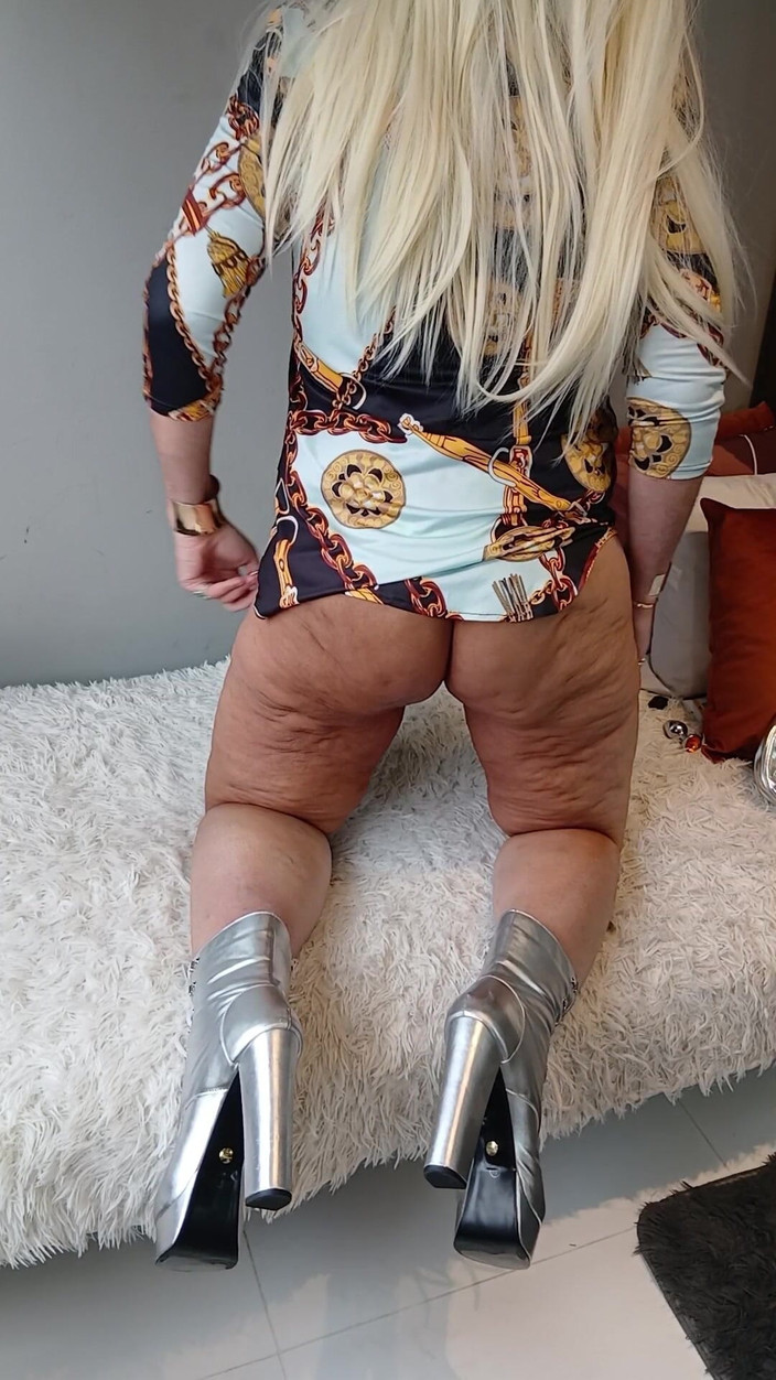 Sexy ass CDzinhafx: Вставляю мою засмаглу дупу і підключаю її