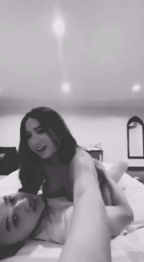 Sanayababhi: Babu, užívám si to, šukej mě tvrději a nech mě pustit...