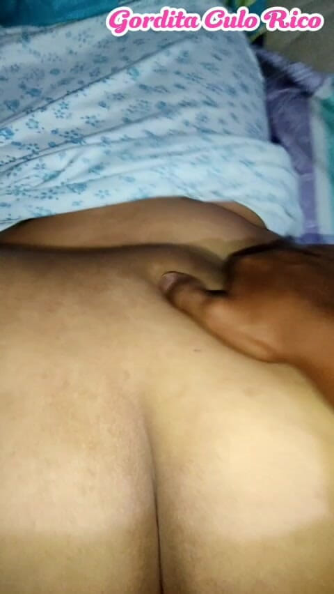 Gordita Culo Rico: Chica gordita sexy disfruta follando con su amiga, ella es...