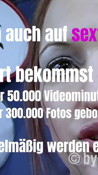Dospívající dívka se nechá natočit při masturbaci