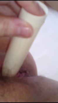 Une petite amie pulpeuse s’amuse devant un nylonjungr en collants [masturbation]