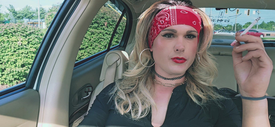 Darkfetish2k: Le ragazze di kylie che fumano fetish in auto giocano