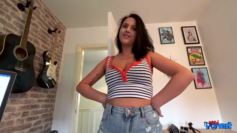 Nerd Pervert: Abbie Price - neochotné kouření