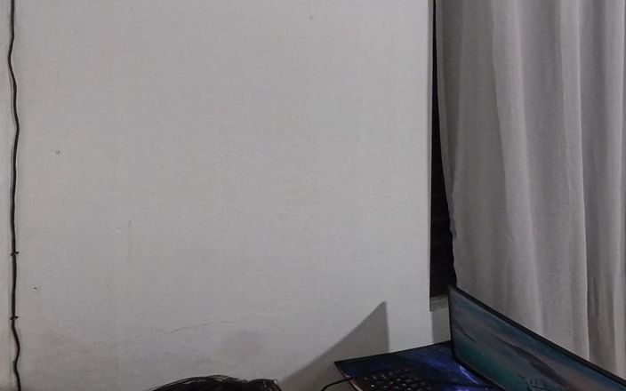 Kasallpimenta VR: 孤独的家庭主妇无法抗拒互联网技术人员，让她的丈夫成为一个傻子！