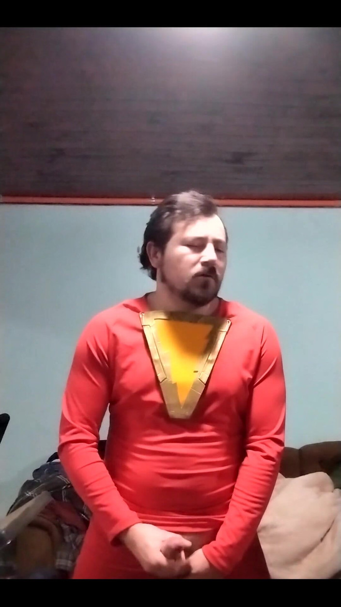 Rokkuman: Shazam, costumată