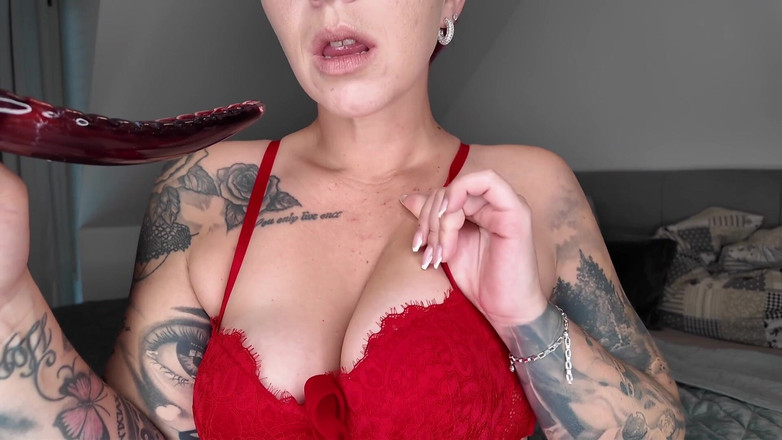 Nina Devil: Signora in Rosso! Gonna in pelle rossa, stivali rossi e...