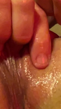 Môi âm hộ khổng lồ, dương vật giả chết tiệt với cumshot