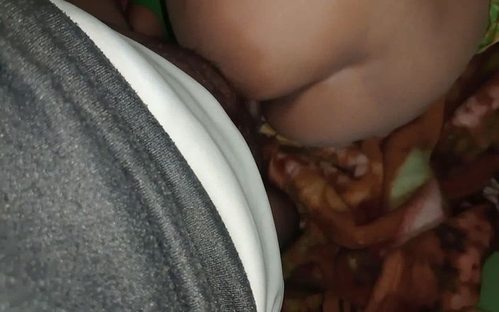 Pooja Sexy: 의붓여동생과 섹스한 후 부모님이 역을 나가다