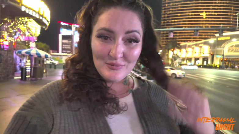 Interracial uncut: Пишна краля з блідою дупою часто ель, перше в історії подвійне вагінальне проникнення з великим чорним членом