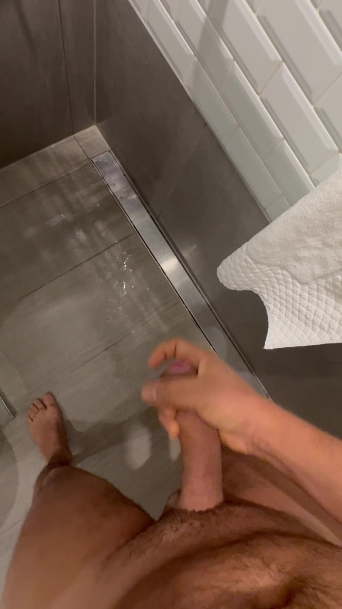 Hot dick in your ass: Vuoi una pioggia dorata? Dopo che posso venire in bocca.