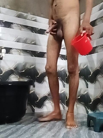 dghkt: Trai đồng tính thủ dâm trong phòng tắm