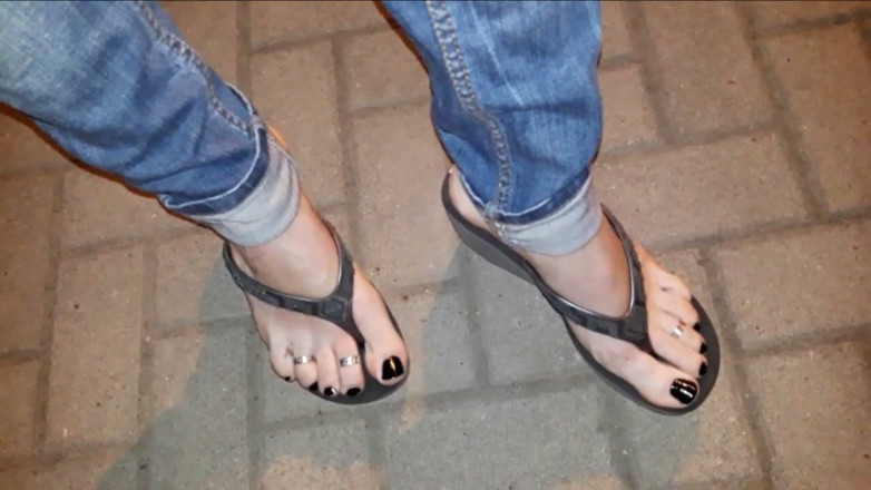 Heelex: pair aur phlip phlop