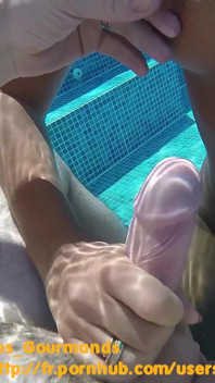 Heiße MILF Mit Rosebud Masturbiert Sich Und Wird Unter Wasser Wichst Und Bringt Dann Ihren Mann Zum Orgasmus