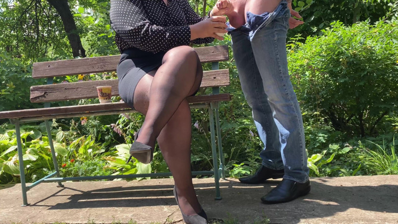 OurFetishLife: 温泉は熟女搾乳大きなコック兼に彼女のコーヒー屋外の公園