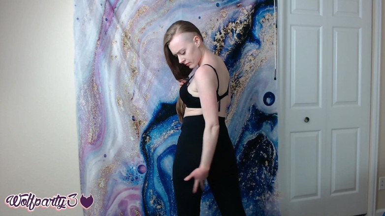 Dahlia Wolf: Trying on leggings