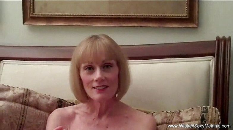 Wicked Sexy Melanie: Si jalang matang menghisap dan mengongkek zakar keras dalam sudut...